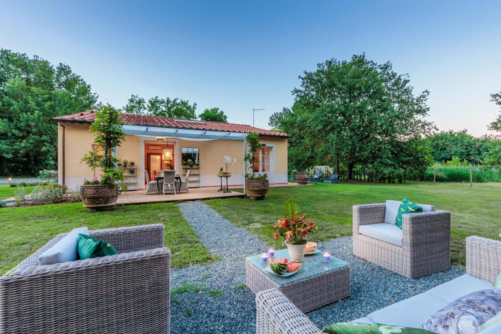 Villa Bassotta, A Charming Cottage لوكا المظهر الخارجي الصورة